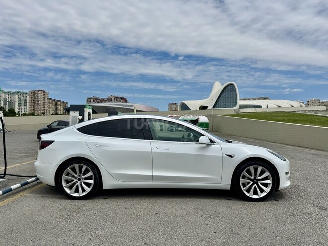 Tesla Model 3-5
