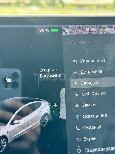 Tesla Model 3-9