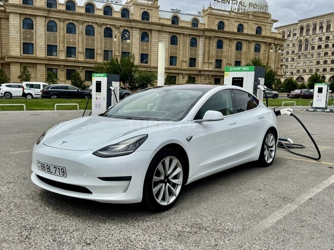 Tesla Model 3-4