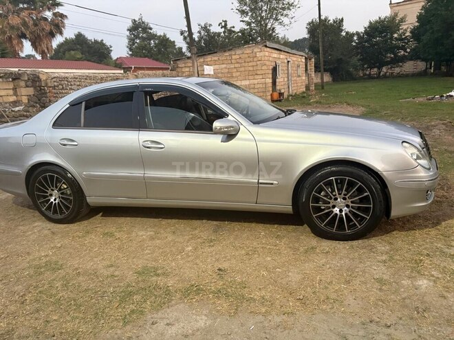 Mercedes E 240-4