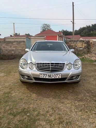 Mercedes E 240-1