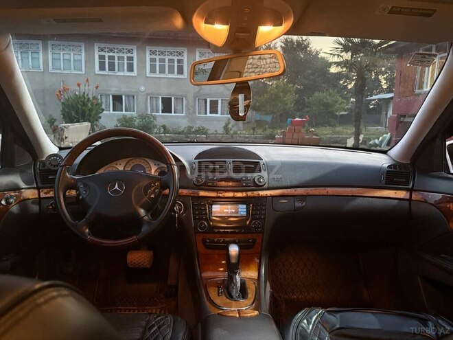 Mercedes E 240-11