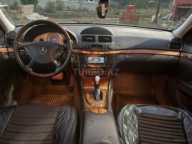 Mercedes E 240-10
