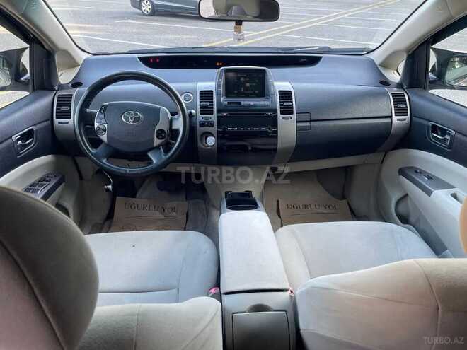 Toyota Prius-8