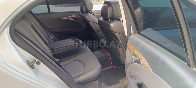 Mercedes E 220-11