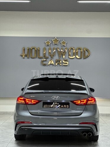 Hyundai Elantra-8