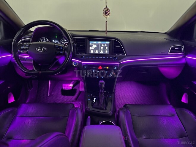 Hyundai Elantra-17