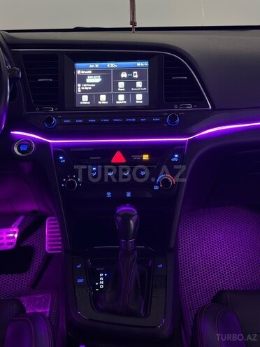 Hyundai Elantra-18