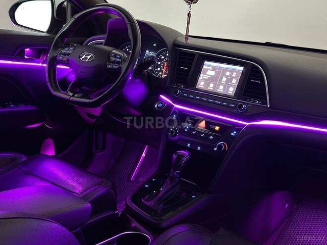 Hyundai Elantra-14