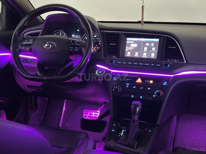 Hyundai Elantra-16