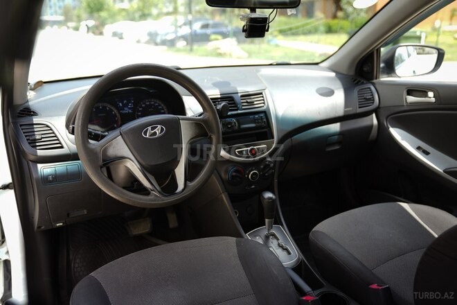 Hyundai Accent-9