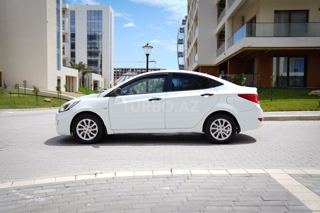 Hyundai Accent-8