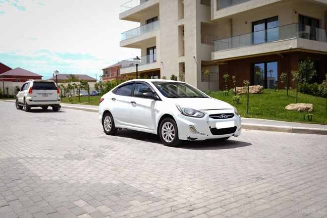 Hyundai Accent-3