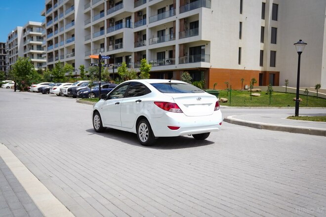 Hyundai Accent-7
