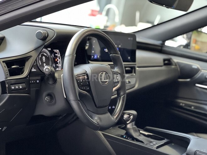 Lexus ES 300h-15