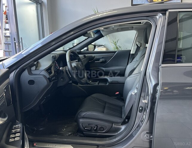 Lexus ES 300h-14