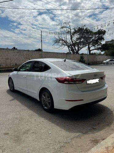 Hyundai Elantra-4
