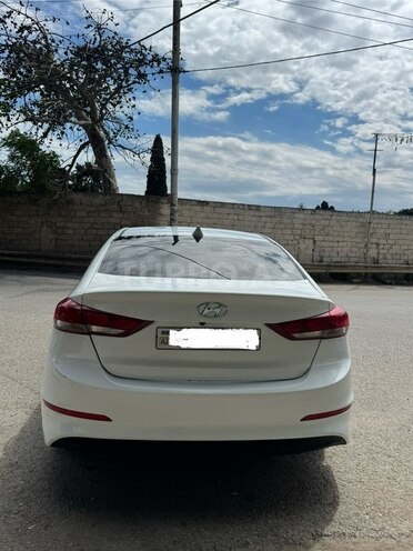 Hyundai Elantra-5