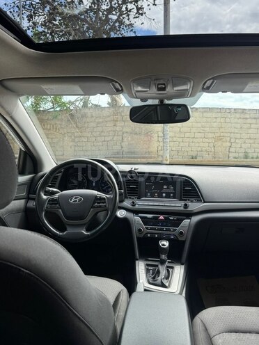 Hyundai Elantra-7