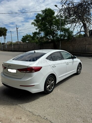 Hyundai Elantra-6