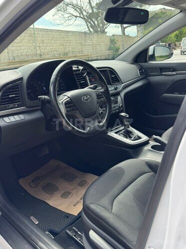 Hyundai Elantra-8