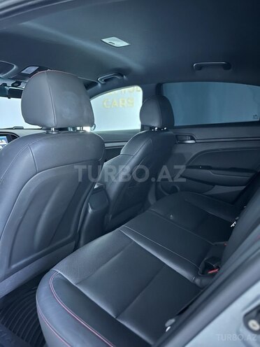 Hyundai Elantra-17