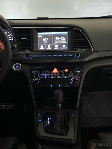 Hyundai Elantra-11