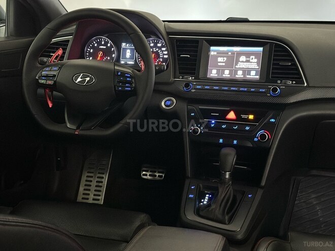 Hyundai Elantra-13