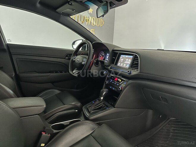 Hyundai Elantra-15