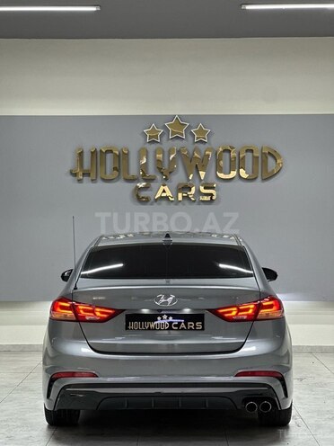 Hyundai Elantra-9
