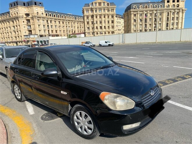 Hyundai Accent-2
