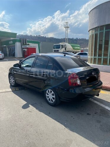 Hyundai Accent-4