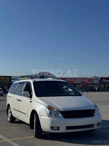 Kia Carnival-2