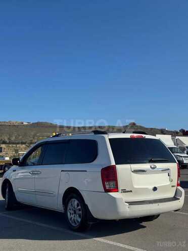 Kia Carnival-4
