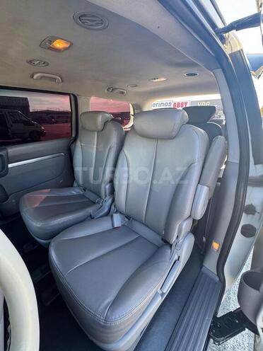 Kia Carnival-9