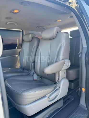 Kia Carnival-8
