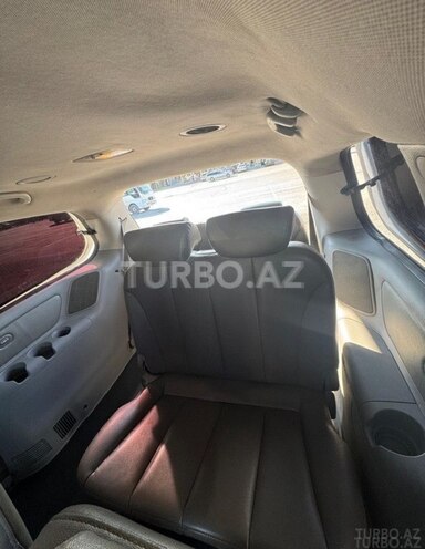 Kia Carnival-11