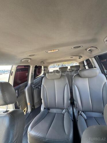 Kia Carnival-10