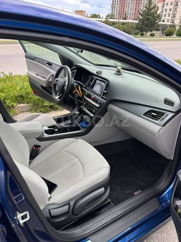 Hyundai Sonata-12