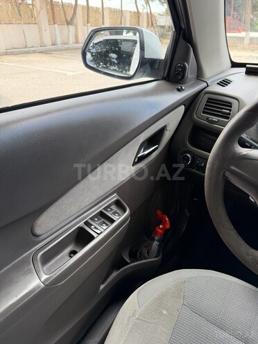 Chevrolet Cobalt-13