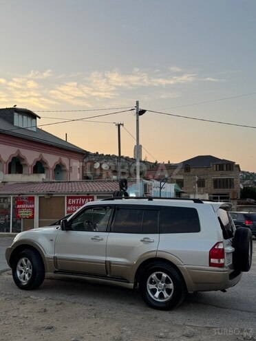 Mitsubishi Pajero-6