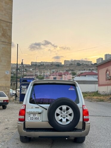 Mitsubishi Pajero-5