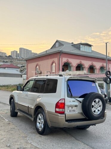 Mitsubishi Pajero-12