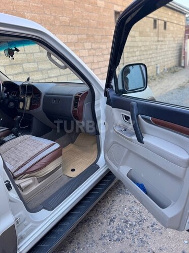 Mitsubishi Pajero-16