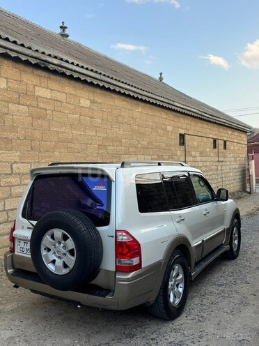 Mitsubishi Pajero-10