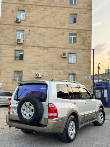 Mitsubishi Pajero-7