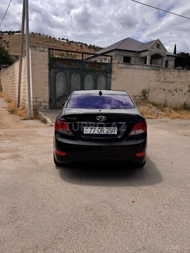 Hyundai Accent-4