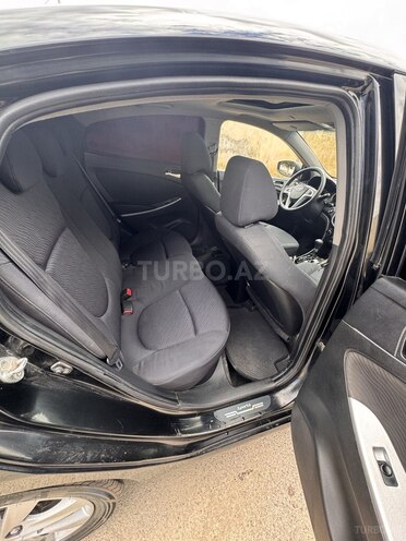 Hyundai Accent-11