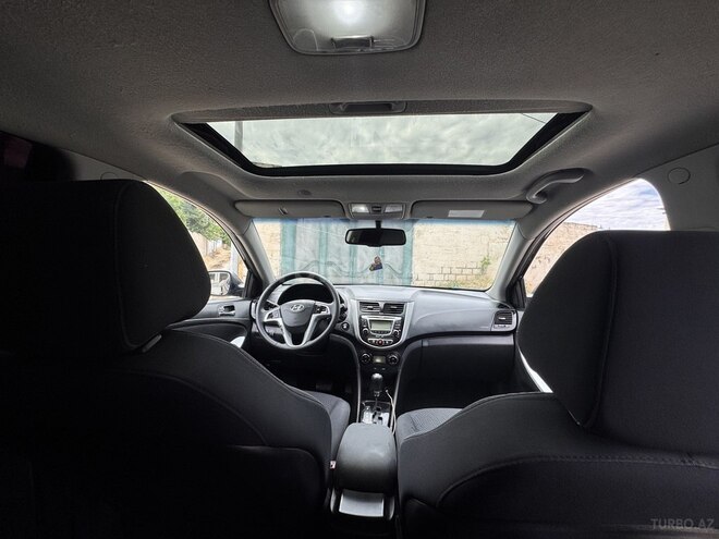 Hyundai Accent-13