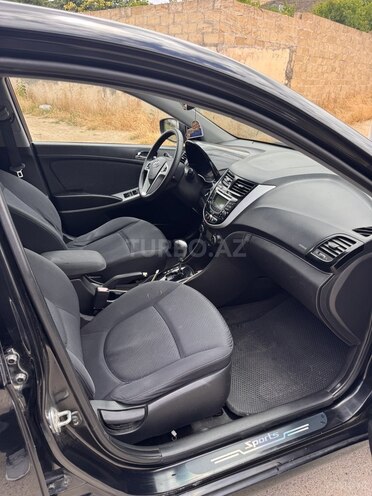 Hyundai Accent-9